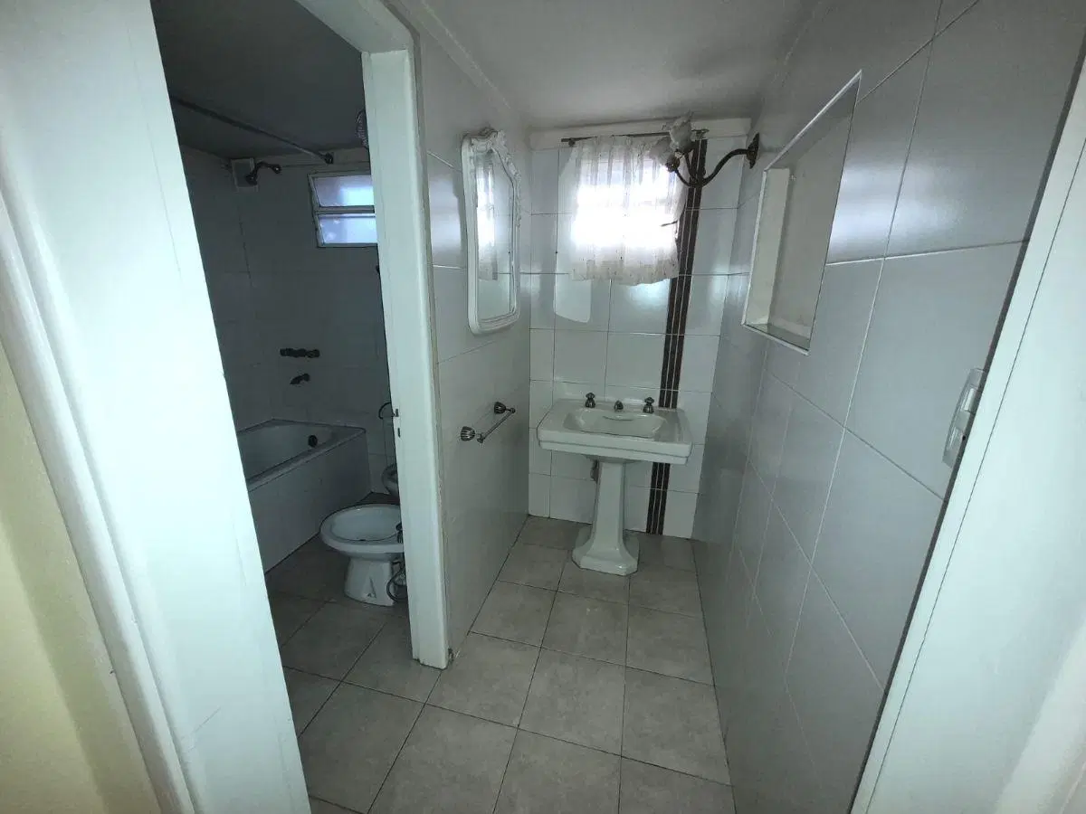 Casa en Venta con Pileta , amplio jardín- Villa del Lago - Carlos Paz 5