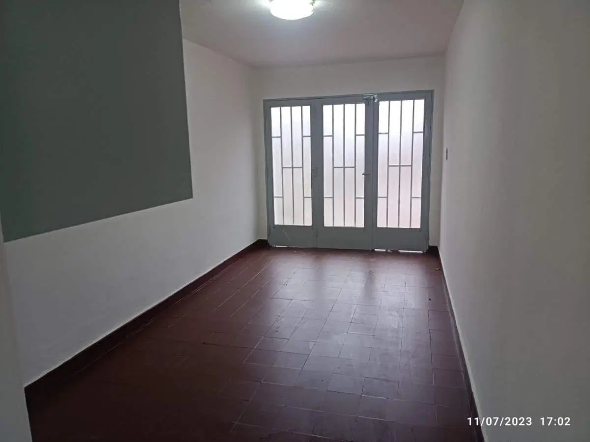 Se Alquila Casa de 2 Dormitorios , Garage y Patio. B San Martín 5