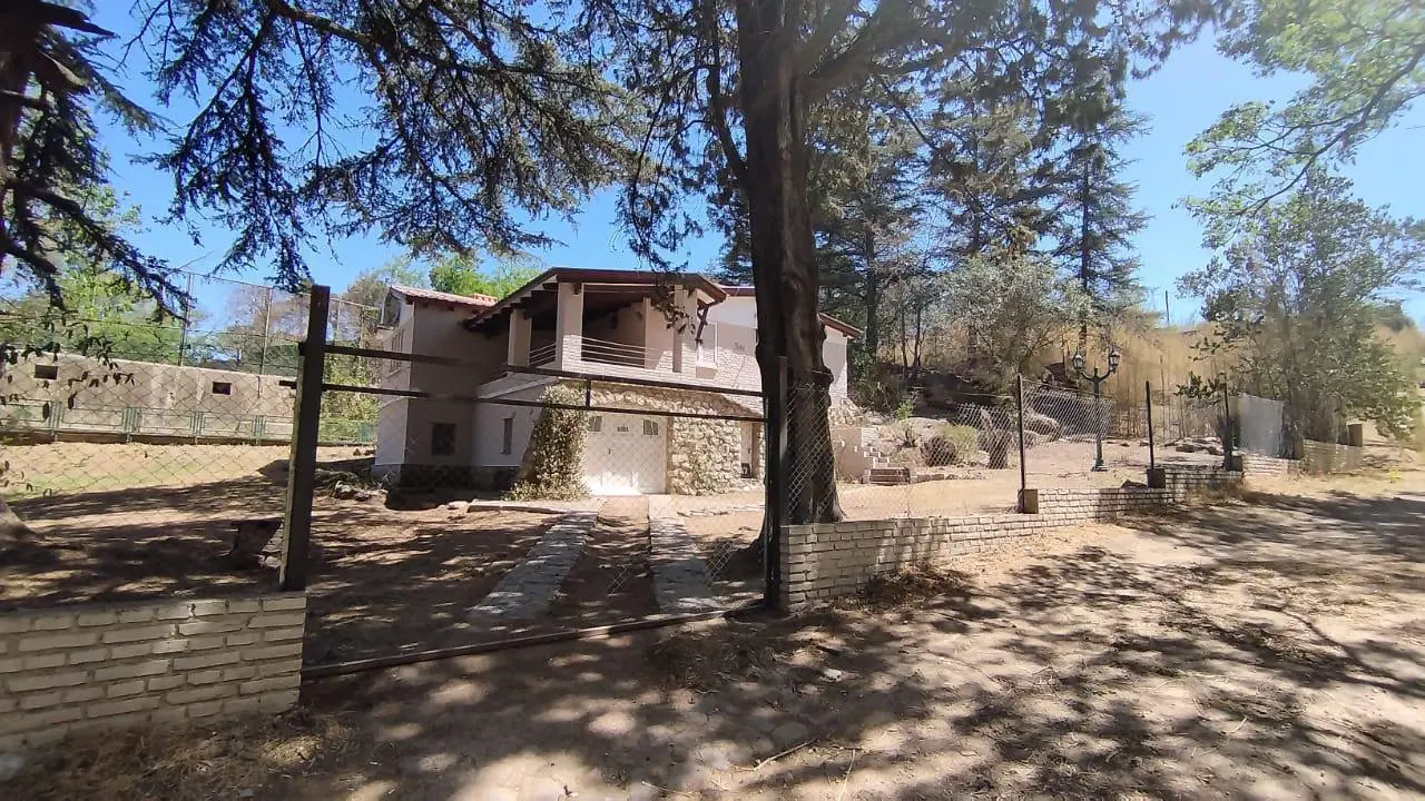 Casa con Pileta , amplio jardín- Villa del Lago - Carlos Paz 1