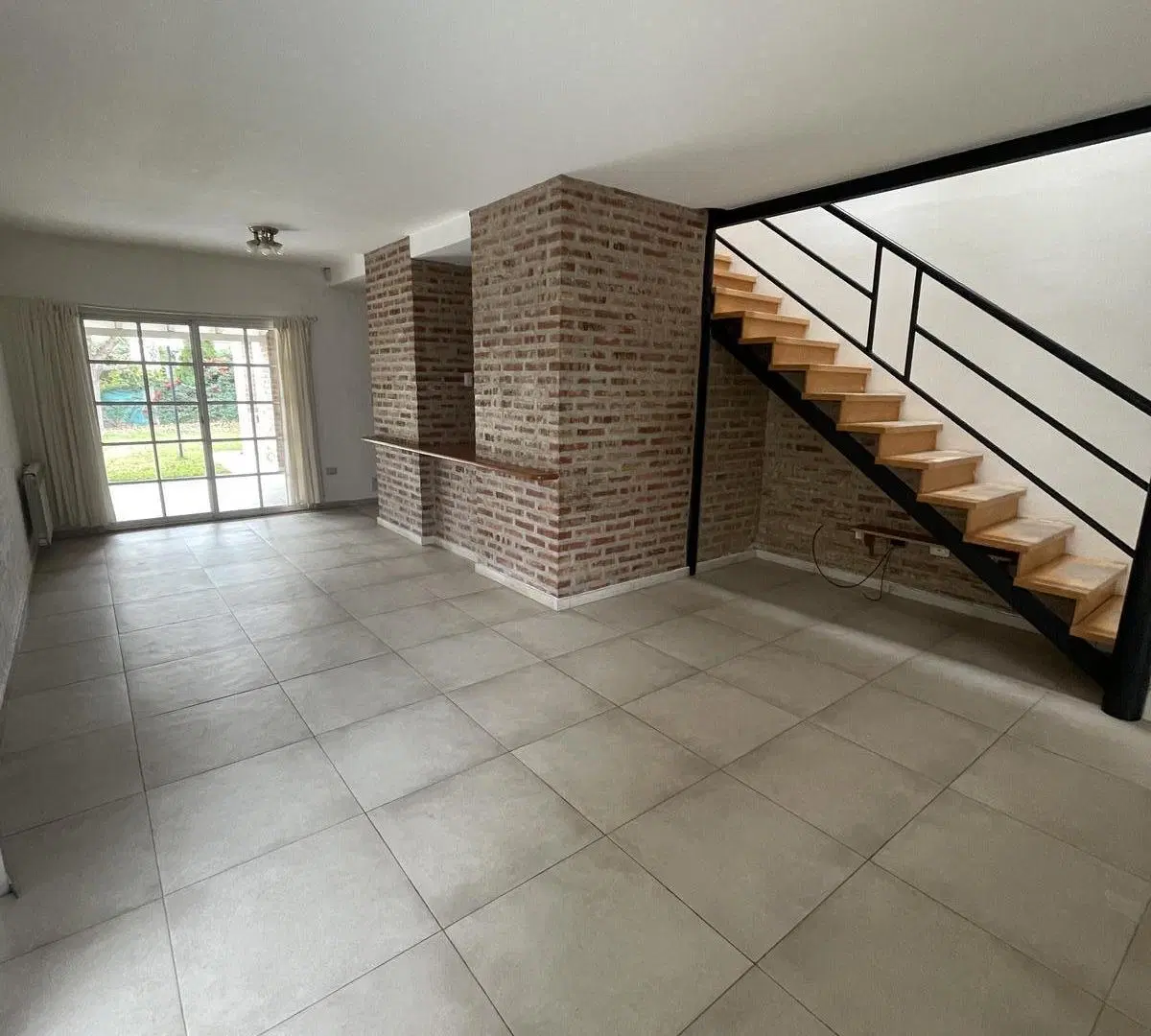 Alq Casa 3 dorm Villa Luisa 1