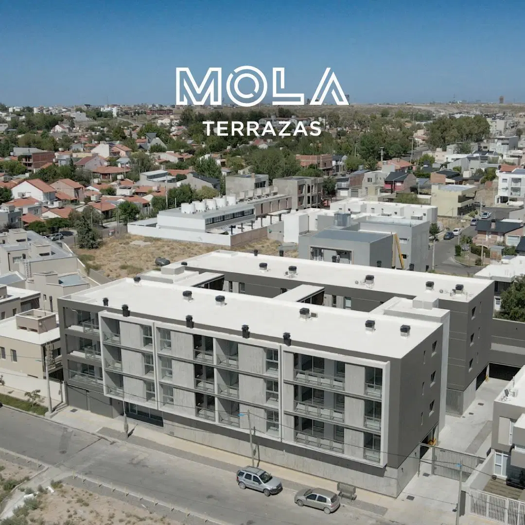 Departamento en 2 dormitorios, living comedor, cochera y amenities 2