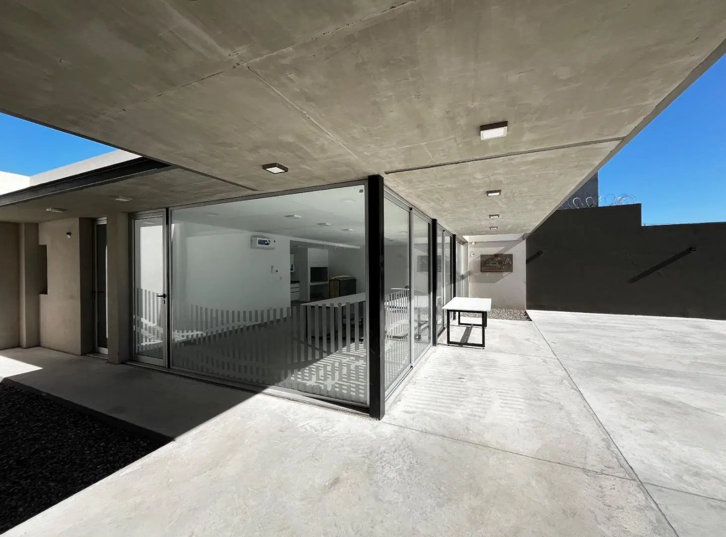 Departamento en 2 dormitorios, living comedor, cochera y amenities 8
