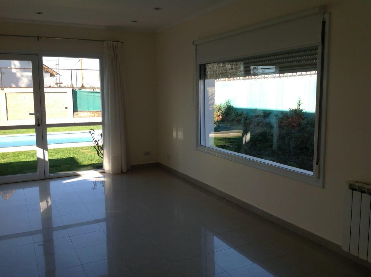 Foto de ALQ. Casa 3 dormitorios con pileta - Barrio Manzanar, imagen 4