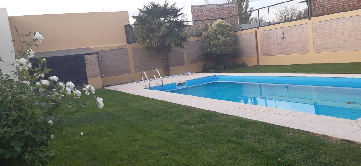 Foto de ALQ. Casa 3 dormitorios con pileta - Barrio Manzanar, imagen 2