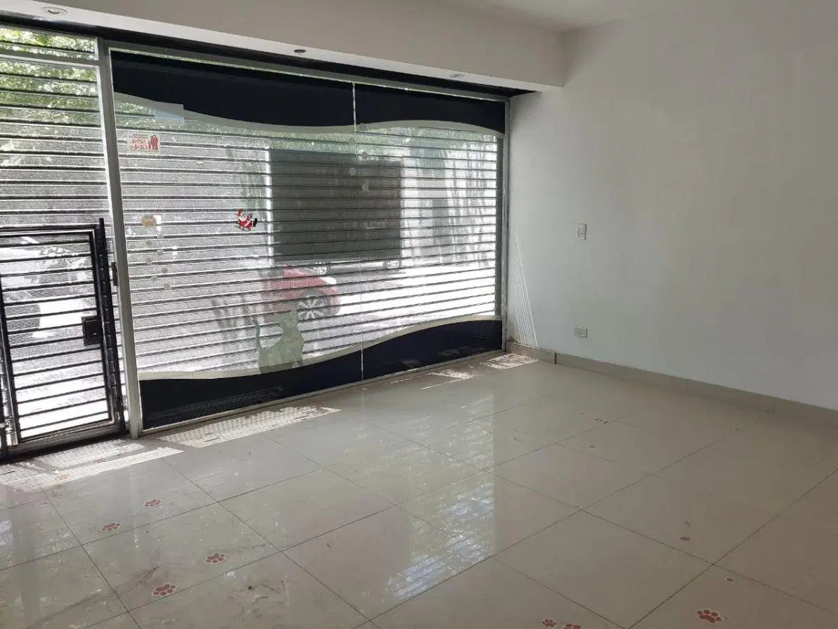 Excelente Local Comercial en Alquiler en El Corazón de Monte Castro! 1