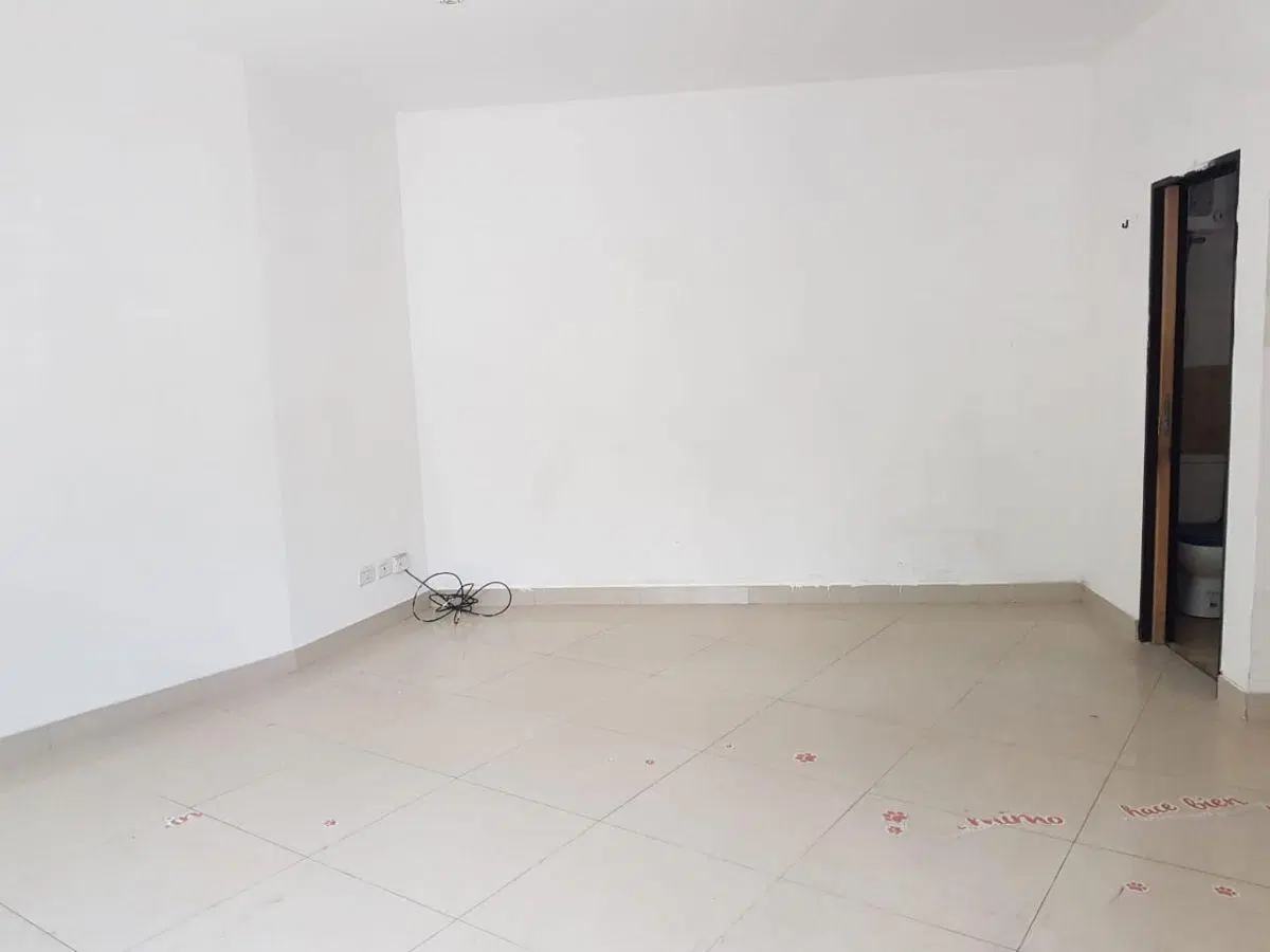 Excelente Local Comercial en Alquiler en El Corazón de Monte Castro! 2