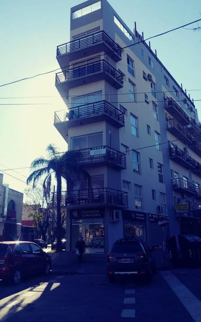Excelente Local Comercial en Alquiler en El Corazón de Monte Castro! 8