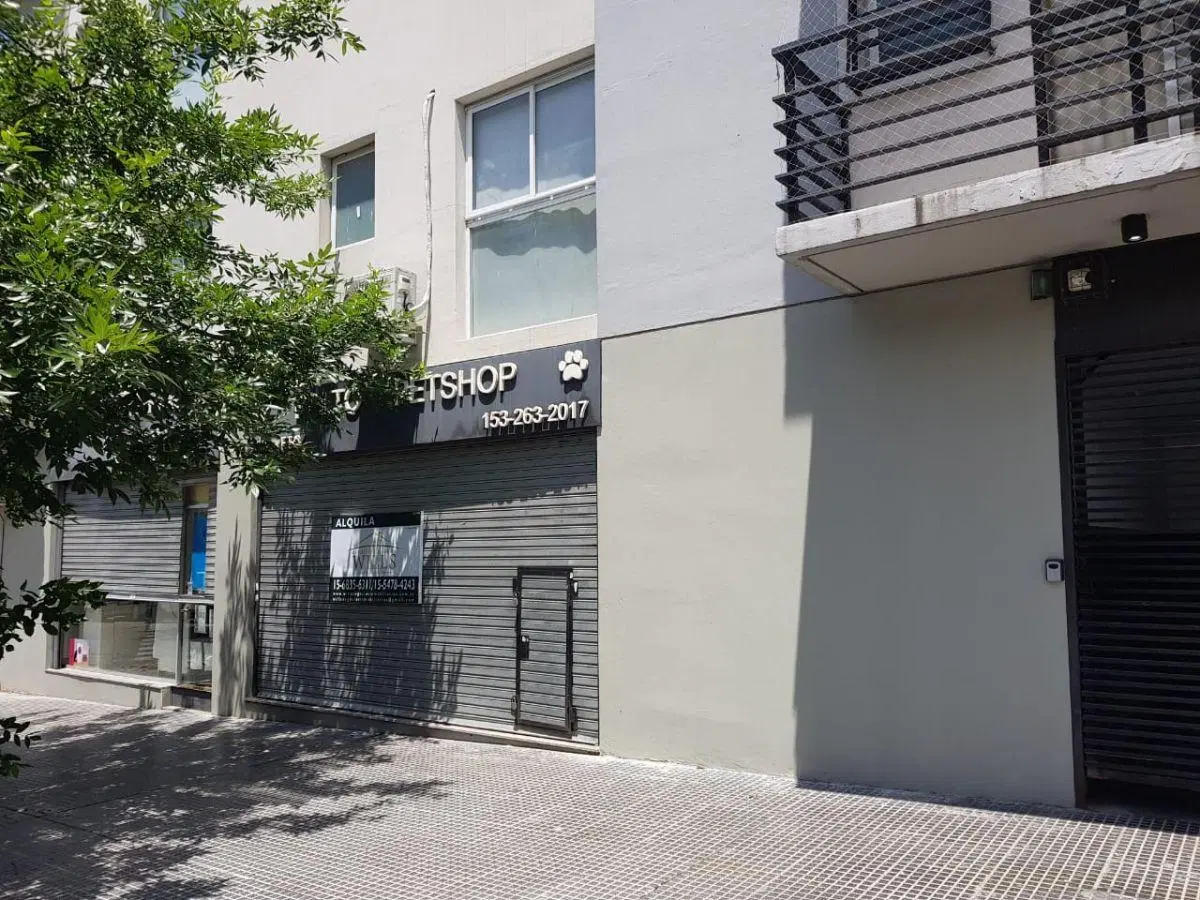 Excelente Local Comercial en Alquiler en El Corazón de Monte Castro! 4