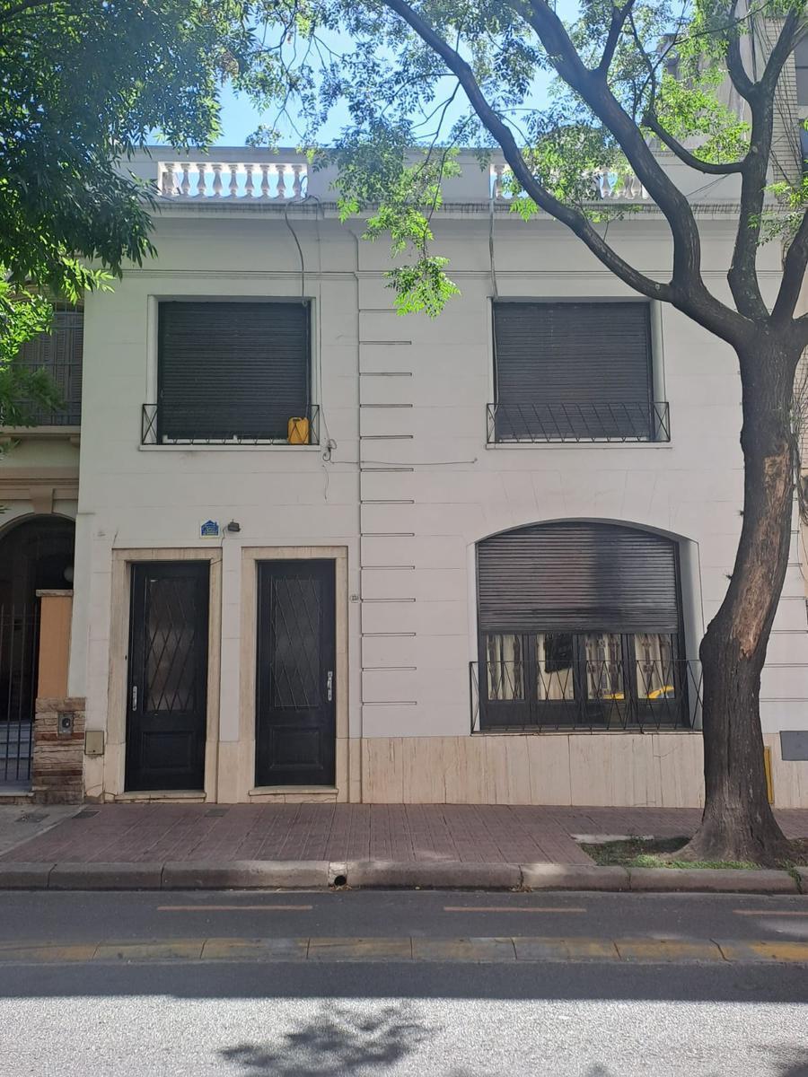Importante Casa en El Barrio de Flores 1