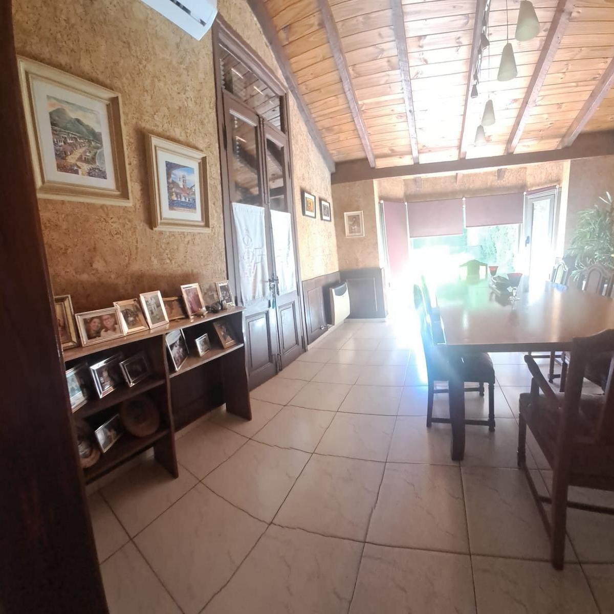 Importante Casa en El Barrio de Flores 3