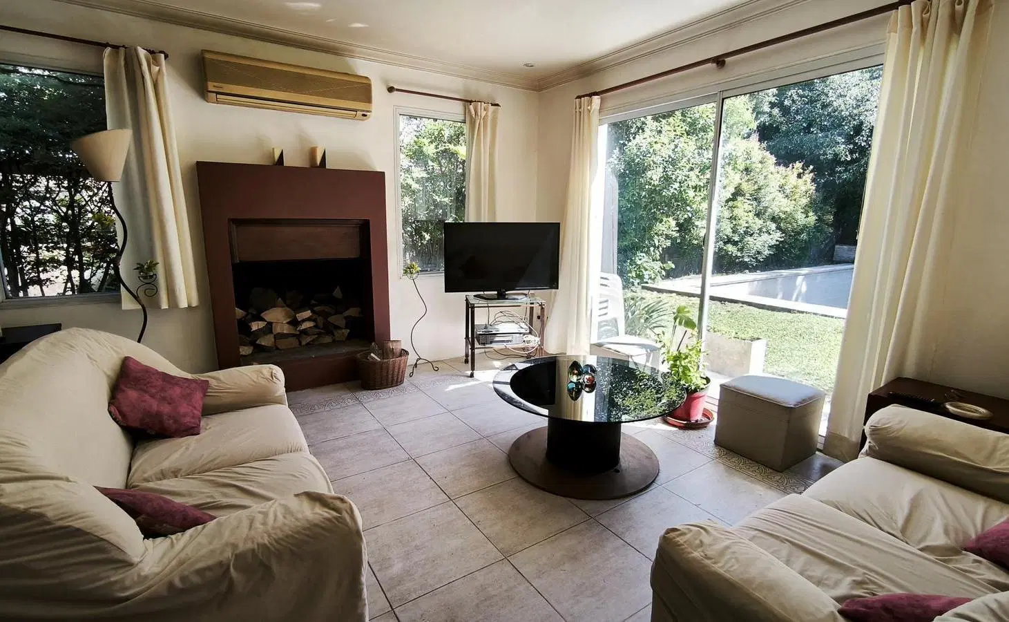 OPORTUNIDAD! 4 amb. con dependencia, piscina, y amenities en el destacado Barrio Privado Bermudas. 3