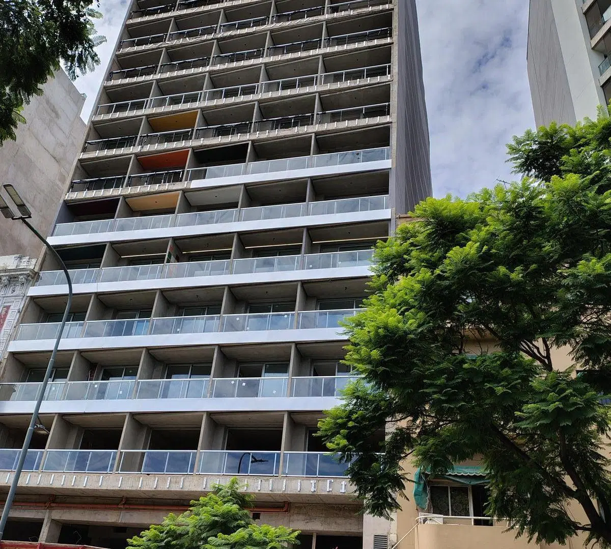Monoambiente Edificio moderno totalmente equipado para renta permanente o temporaria. 1