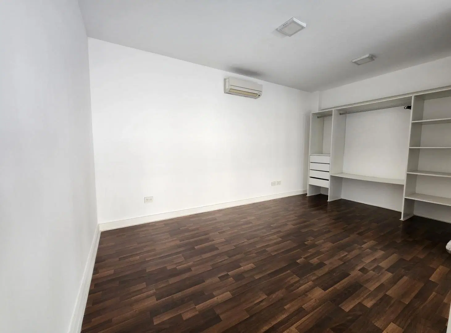 Duplex con Patio y Parrilla propia, Cochera . Complejo con Gym, Pileta, SUM y Seg 24 hs!! 4