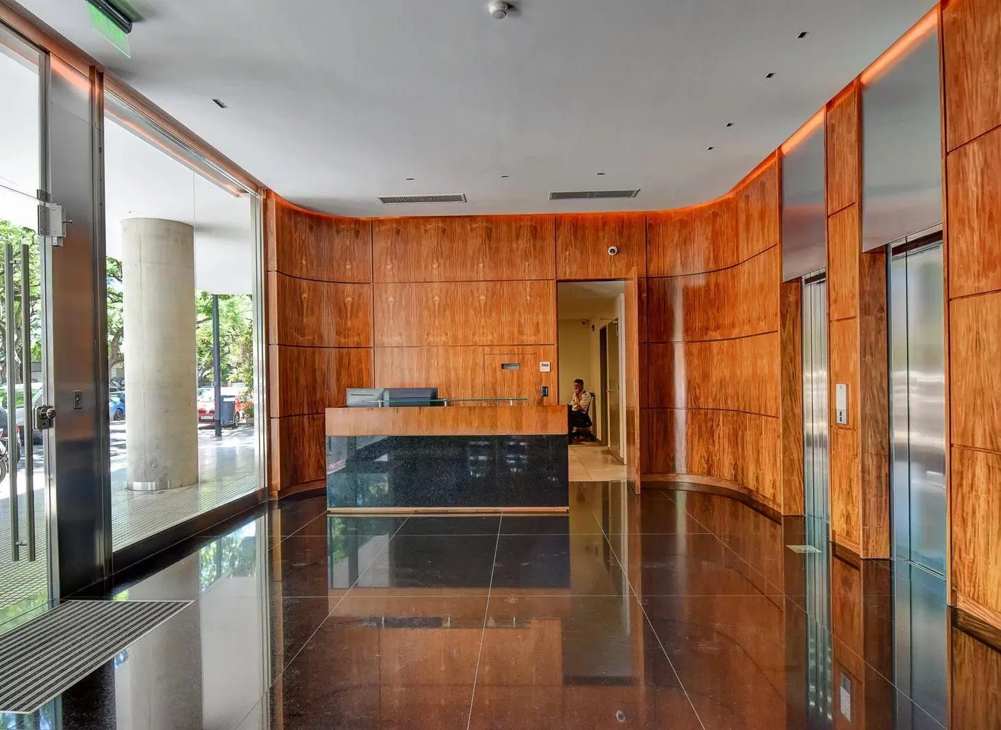 Departamento recién estrenado en mega Edificio premium con Pileta, Gym, SUM, Parrilla , Seg 24 hs ! 3