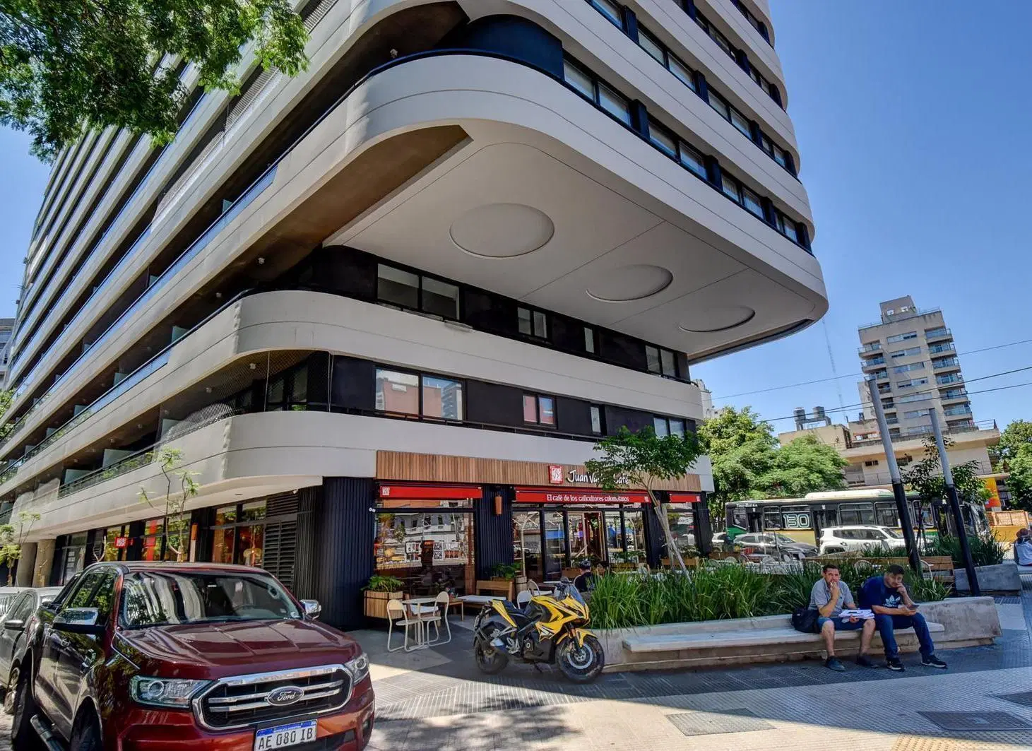 Departamento recién estrenado en mega Edificio premium con Pileta, Gym, SUM, Parrilla , Seg 24 hs ! 4