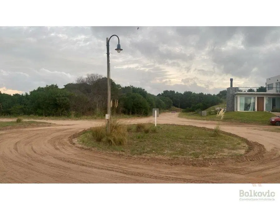 Terreno en  venta en el exclusivo barrio Costa Esmeralda 4