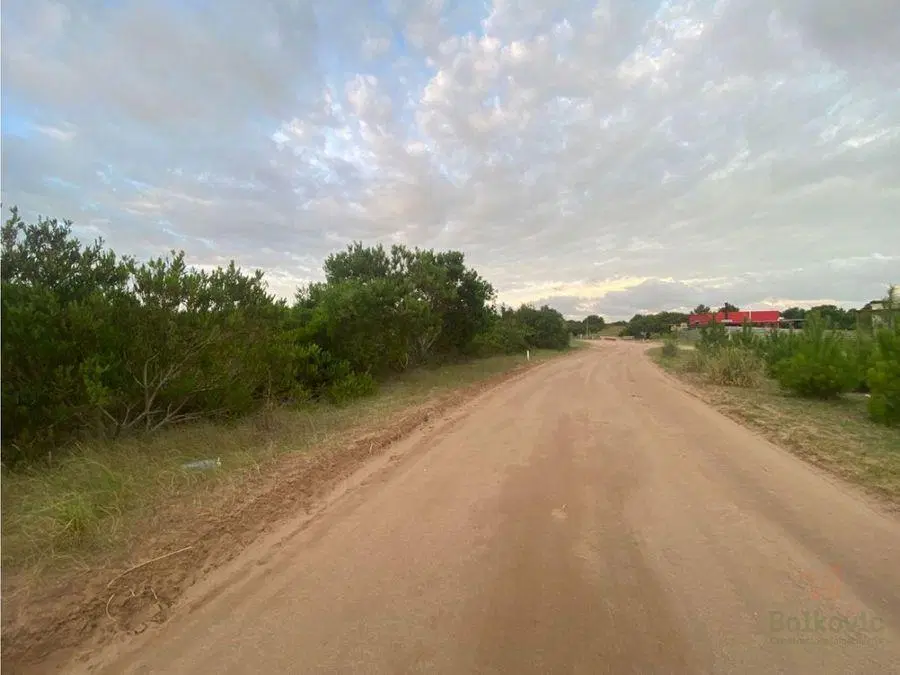 Terreno en  venta en el exclusivo barrio Costa Esmeralda 5