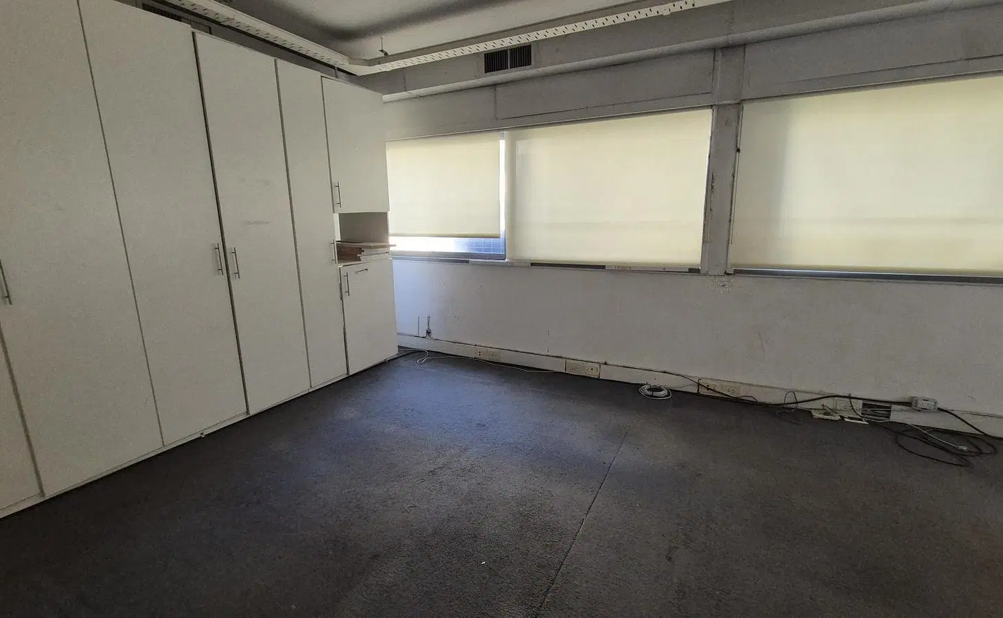 Oficina en VENTA , muchos m2 ,excelente ubicación. Vista a la Plaza! 8