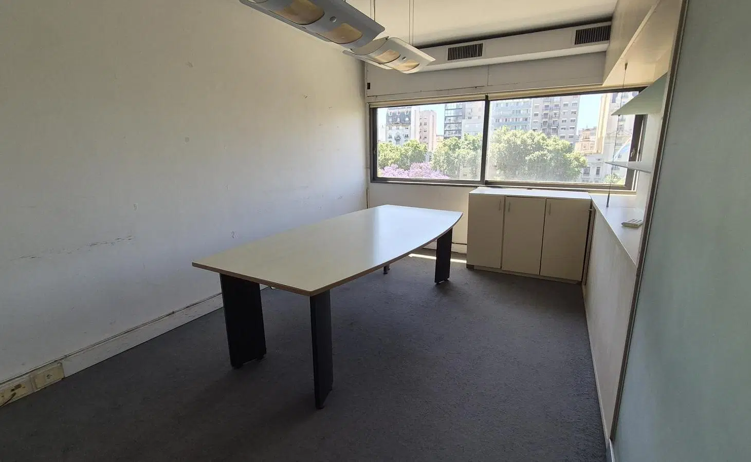 Oficina en VENTA , muchos m2 ,excelente ubicación. Vista a la Plaza! 5
