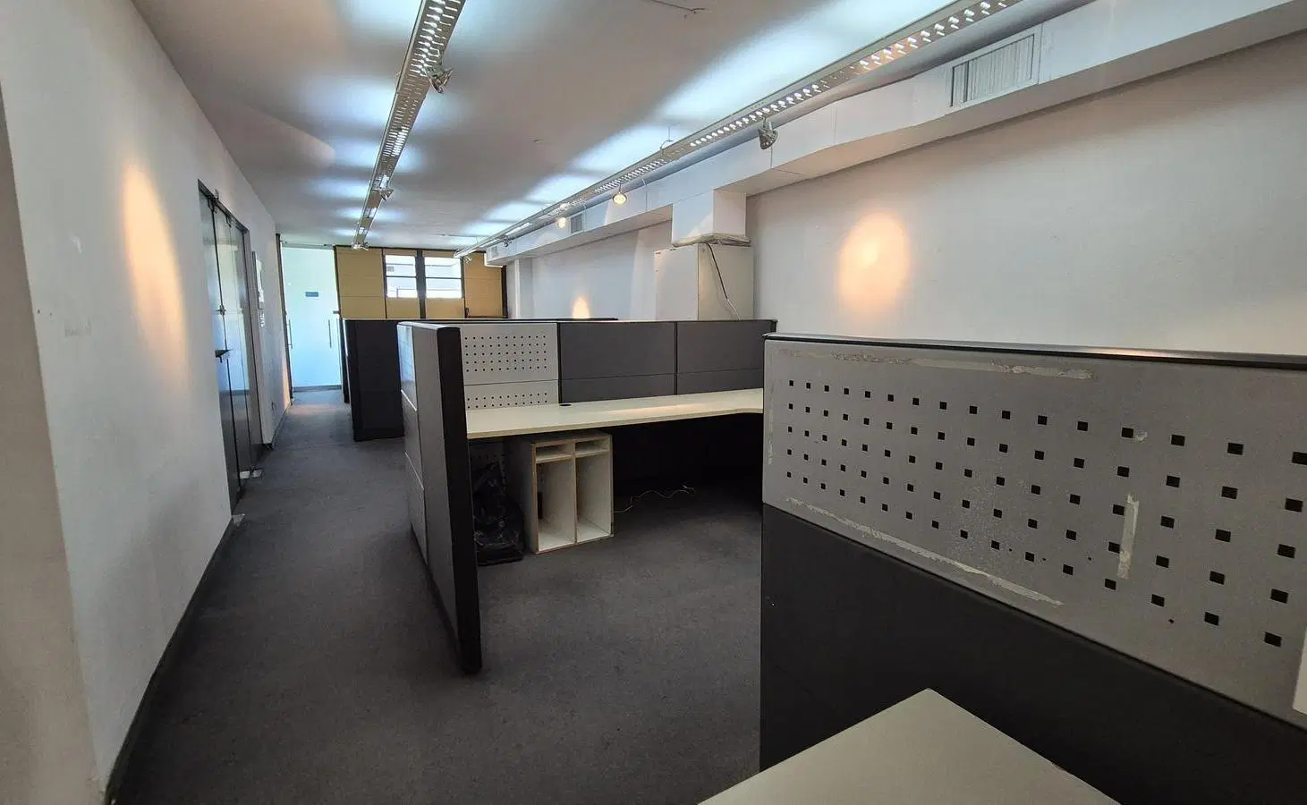 Oficina en VENTA , muchos m2 ,excelente ubicación. Vista a la Plaza! 1