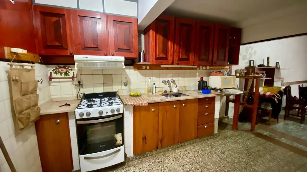 Casa Multifamiliar en lote de 300 m2! 2 Viviendas independientes! Ideal inversión! 2
