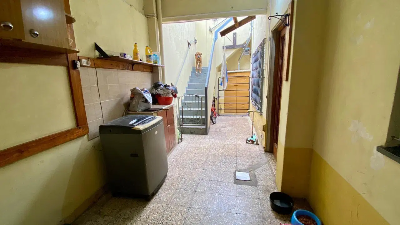 Casa Multifamiliar en lote de 300 m2! 2 Viviendas independientes! Ideal inversión! 5