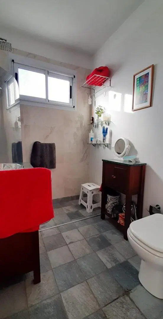 Excelente 3 ambientes con cochera fija cubierta, piso alto, vista abierta y balcón 5
