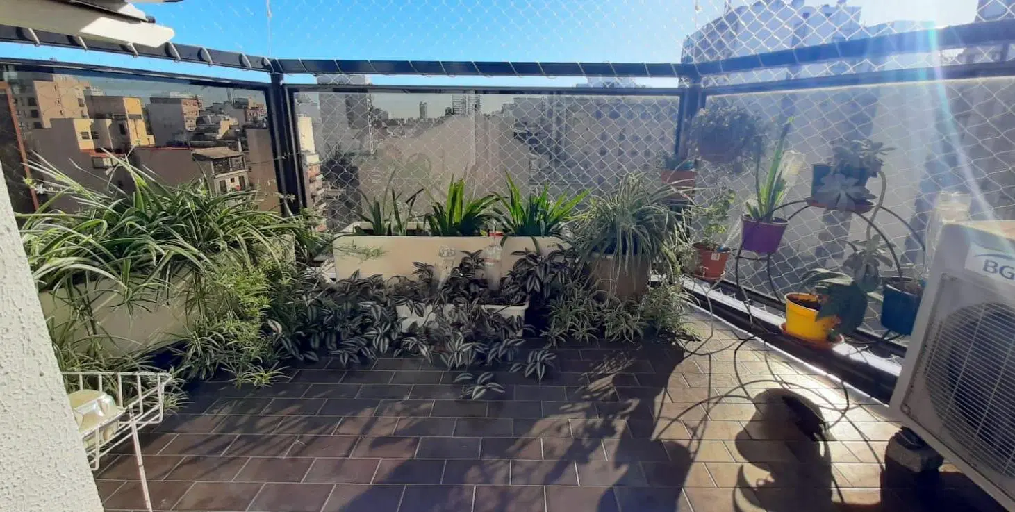 Excelente 3 ambientes con cochera fija cubierta, piso alto, vista abierta y balcón 8