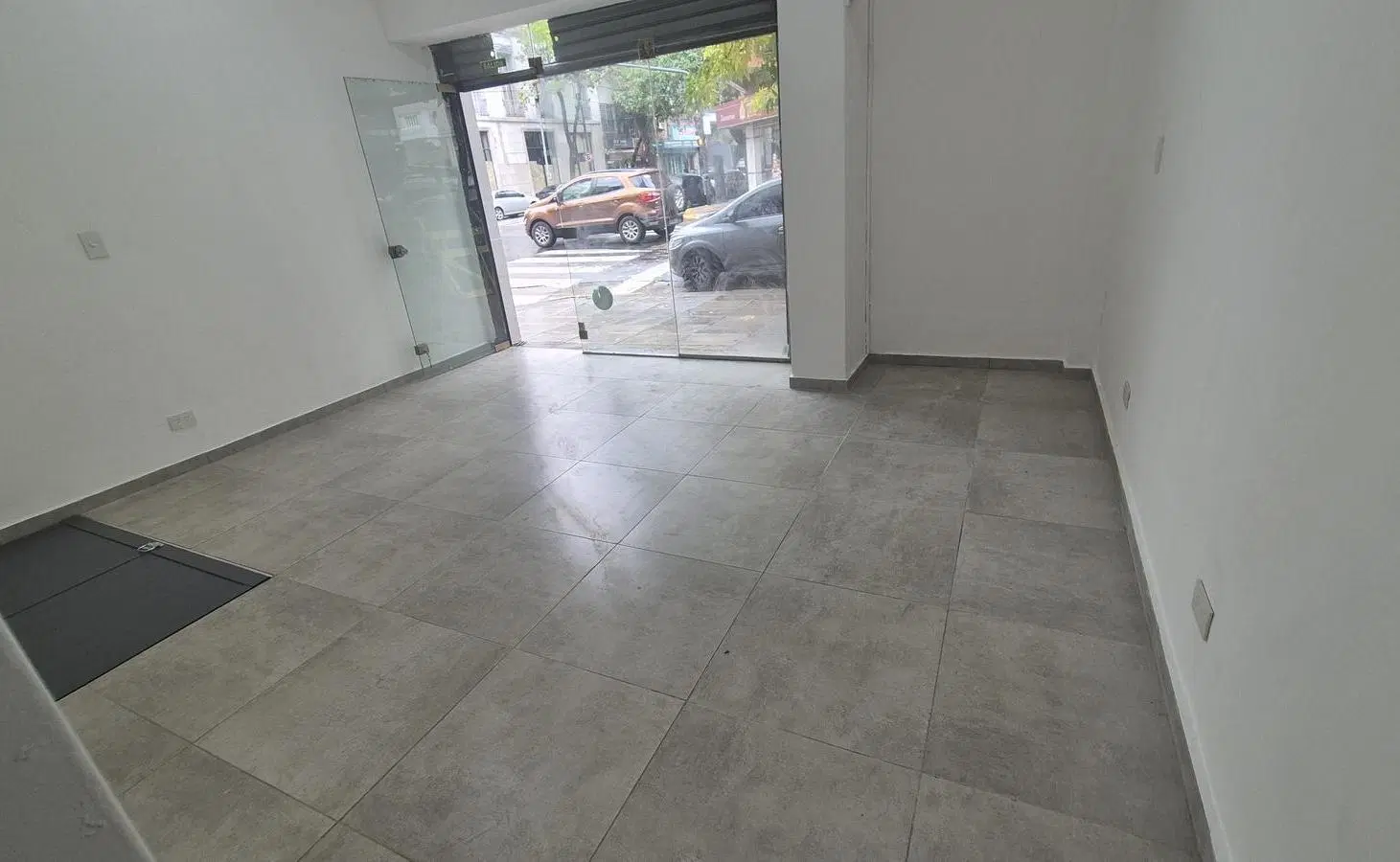LOCAL reciclado a nuevo en ubicación clave- casi esquina Cuba y Av. Monroe!!! 1