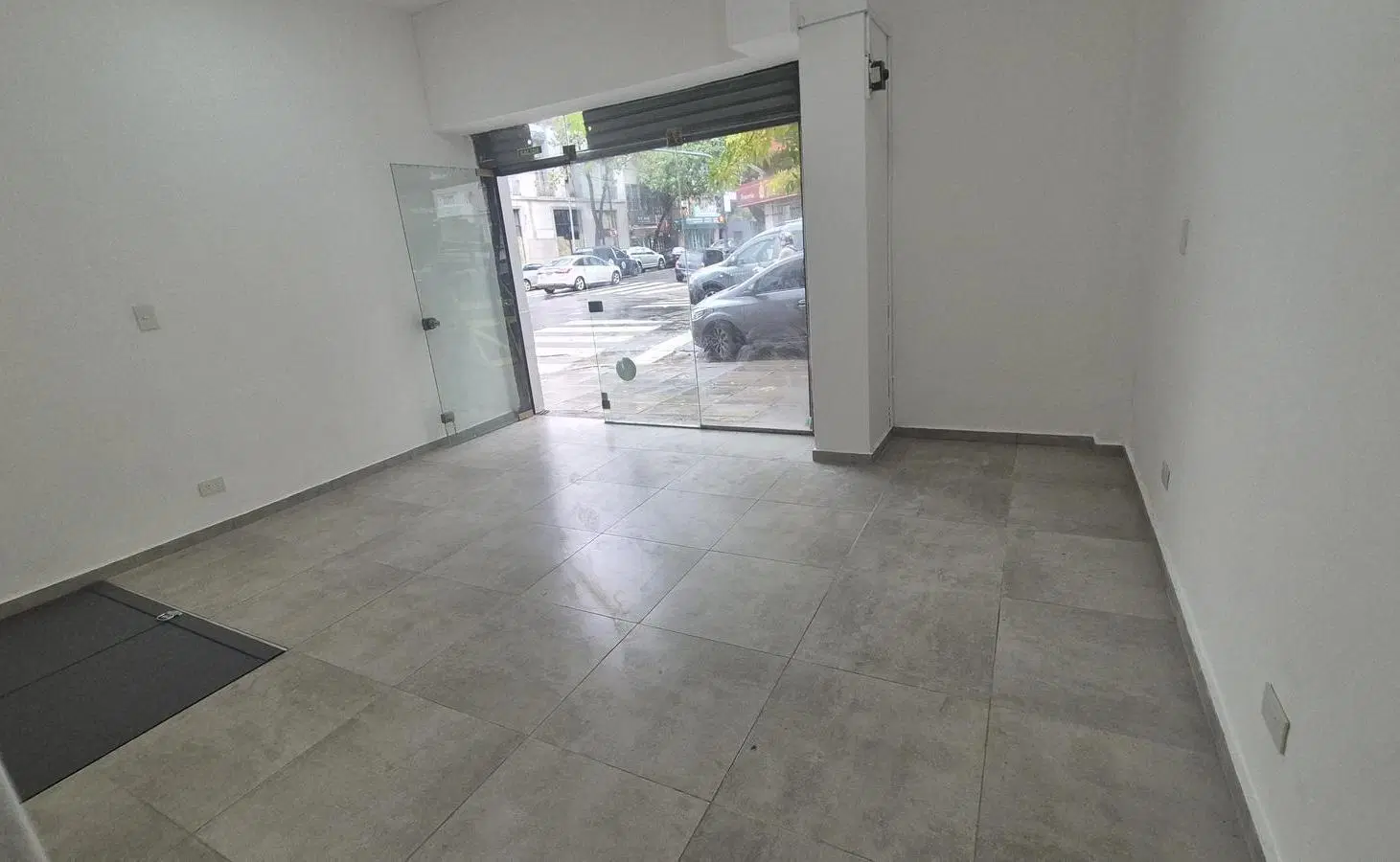 LOCAL reciclado a nuevo en ubicación clave- casi esquina Cuba y Av. Monroe!!! 5