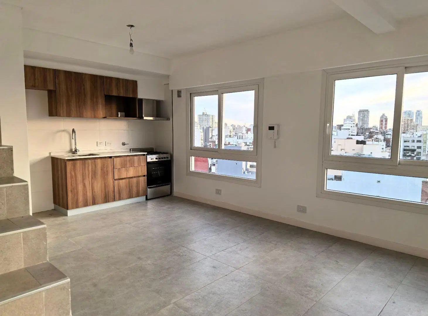 Duplex súper luminoso, próximo a Parque Centenario 1