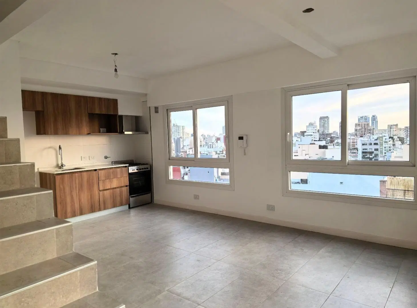 Duplex súper luminoso, próximo a Parque Centenario 2