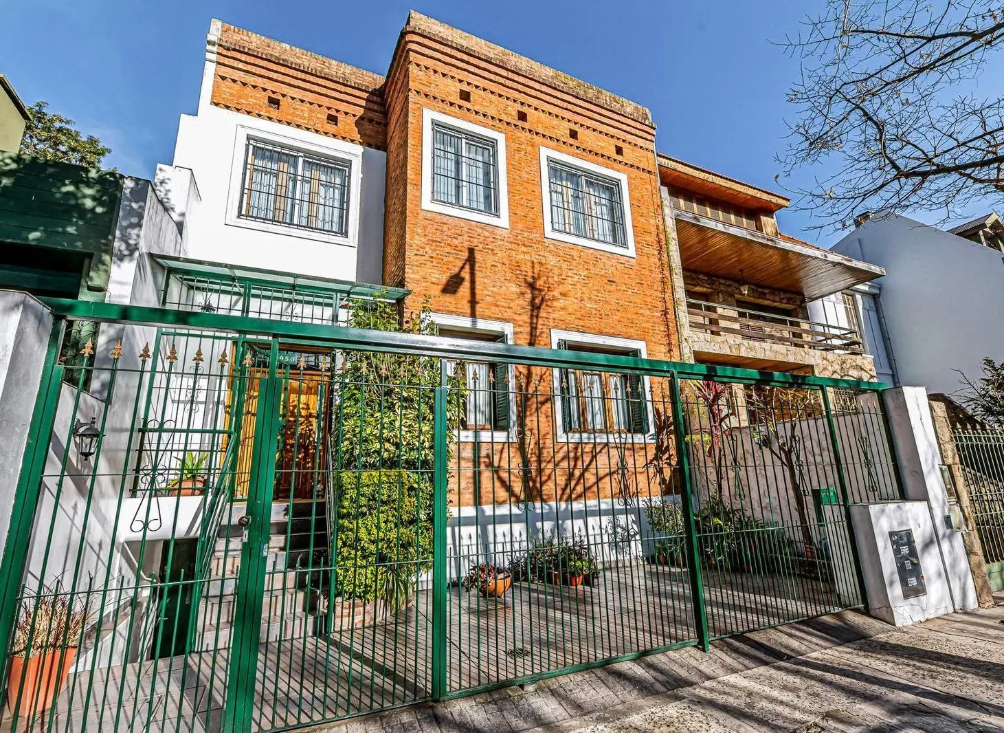 Casa de Estilo en Belgrano R | Jardín, Parrilla, Sótano | A metros de Plaza Castelli 2