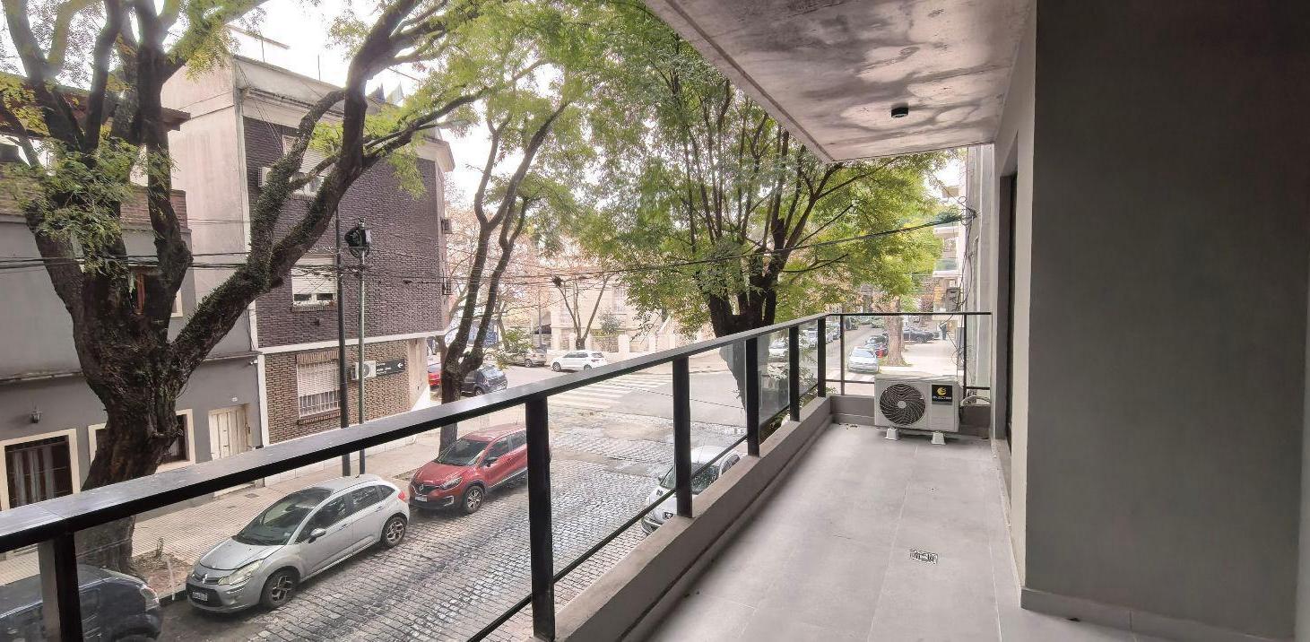 Foto de 3 ambientes con balcón y patio en edificio con Amenities, en el corazón, imagen 1