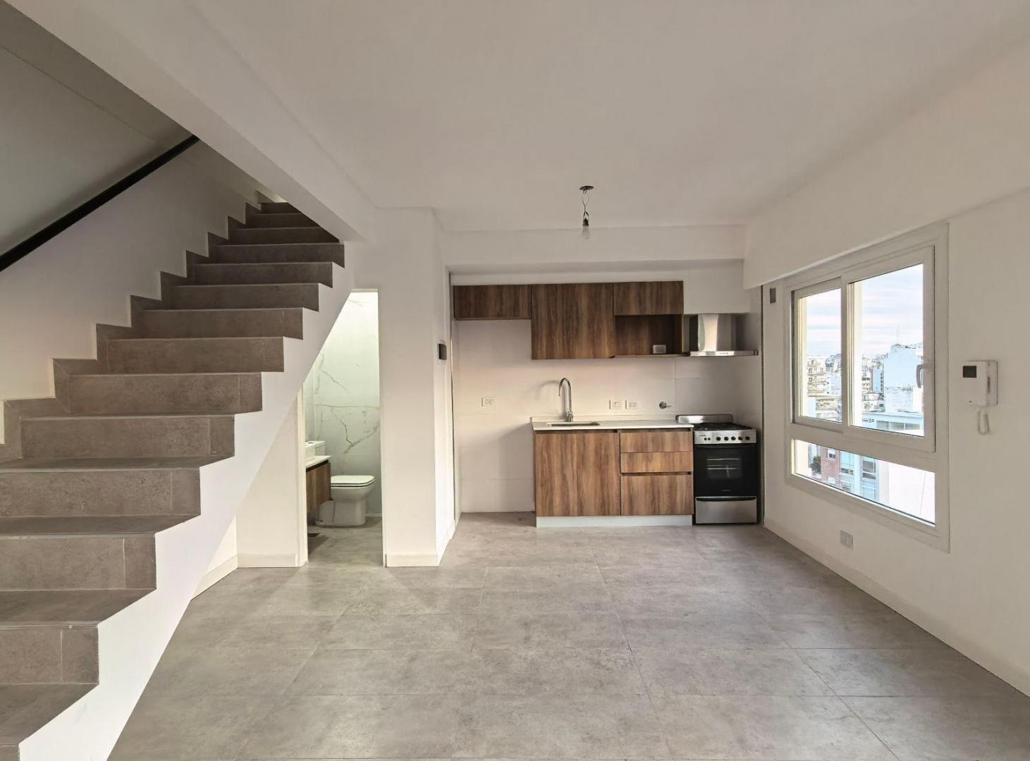 Foto de Duplex de 2 ambientes, súper luminoso, próximo a Parque Centenario, imagen 3