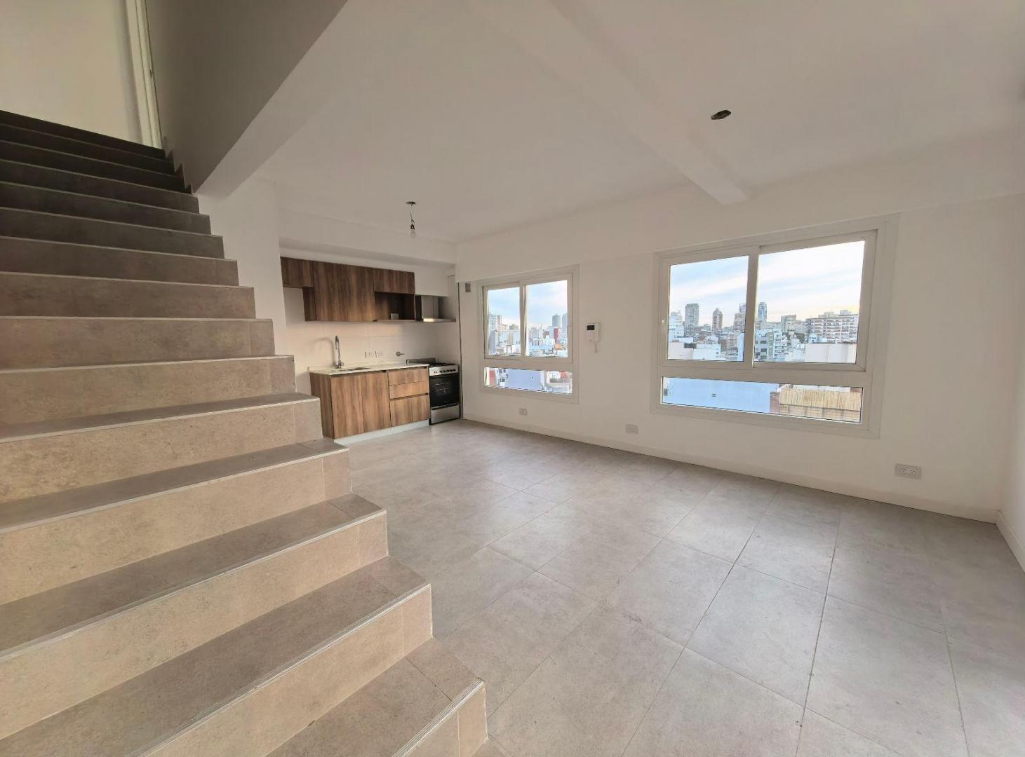 Foto de Duplex de 2 ambientes, súper luminoso, próximo a Parque Centenario, imagen 4