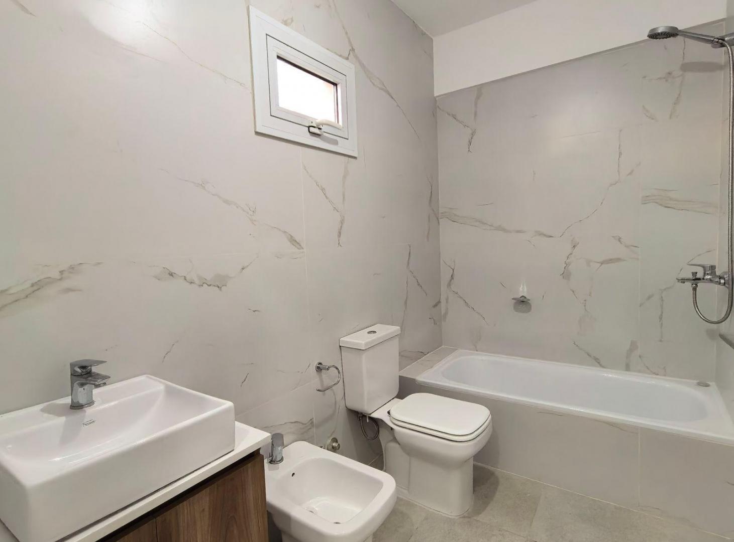 Foto de Duplex de 2 ambientes, súper luminoso, próximo a Parque Centenario, imagen 1