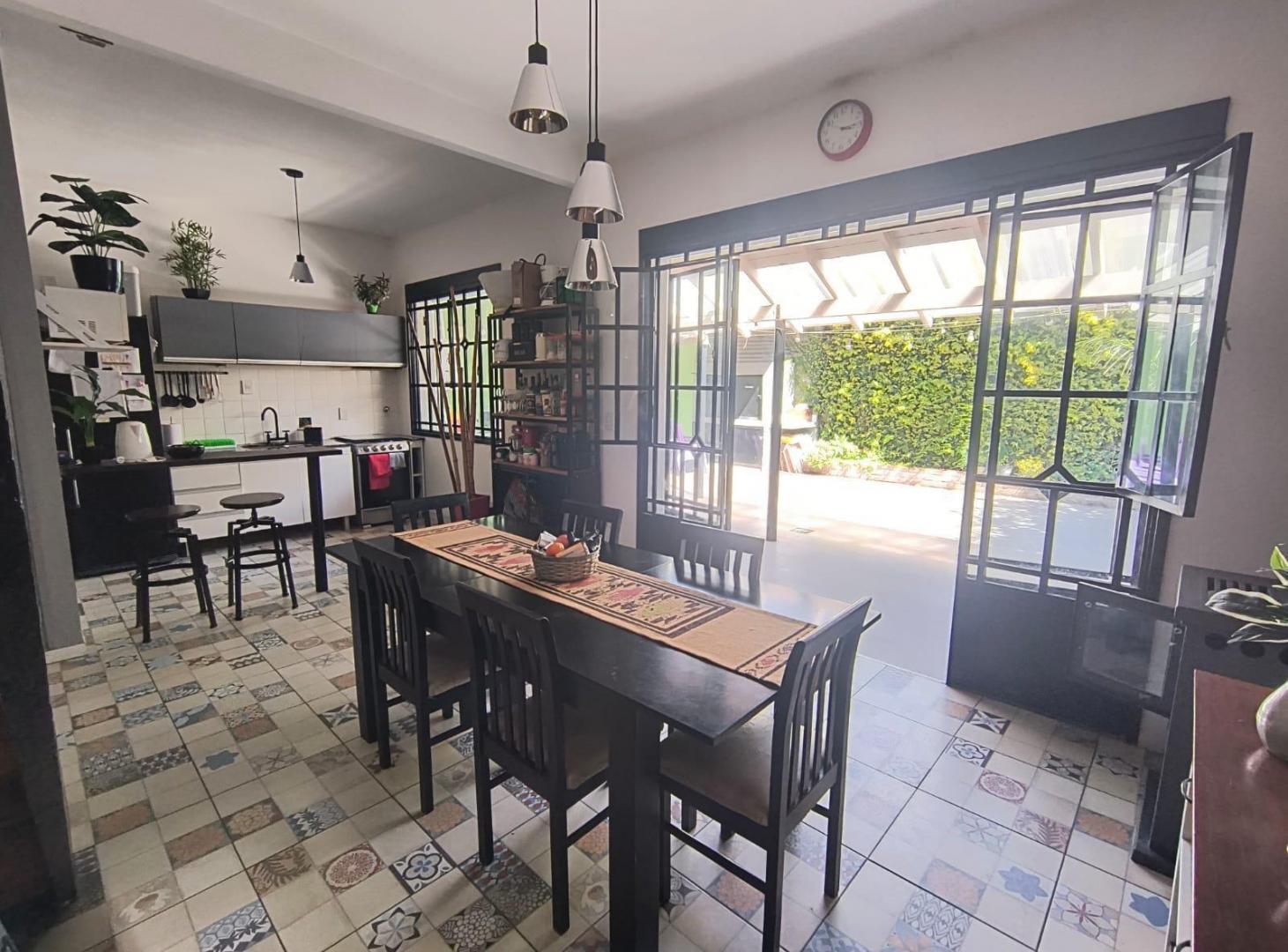 Foto de Casa 5 amb reciclada con galeria, patio y parrilla, imagen 2