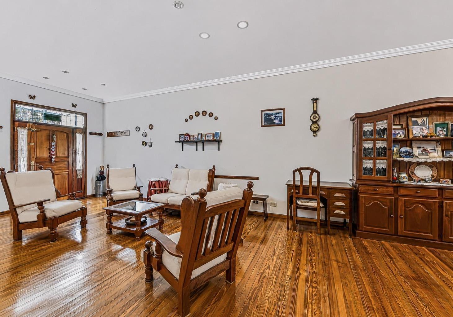 Foto de Casa de Estilo en Belgrano R con Jardín, Parrilla y Sótano a metros de, imagen 3
