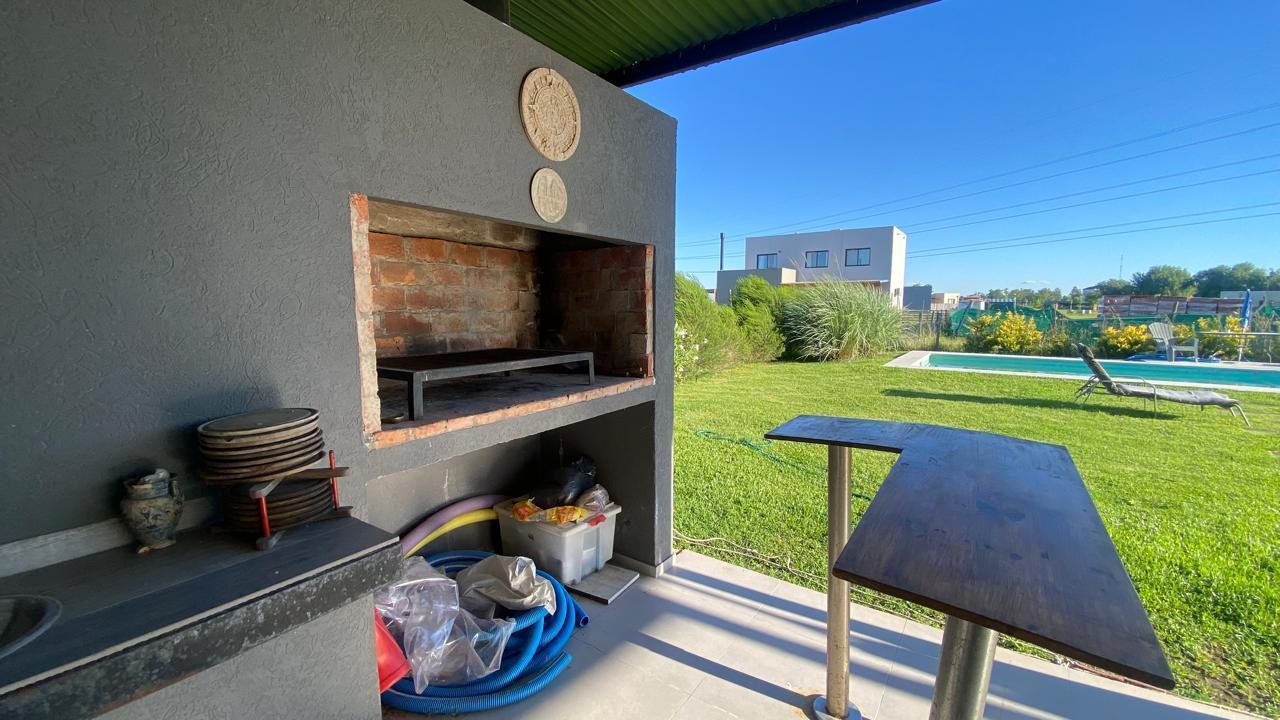 Foto de Casa en una planta con jardín, galería y piscina| Club Manuel Belgrano, imagen 2
