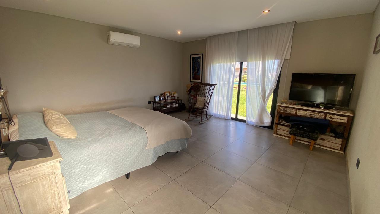 Foto de Casa en una planta con jardín, galería y piscina| Club Manuel Belgrano, imagen 5