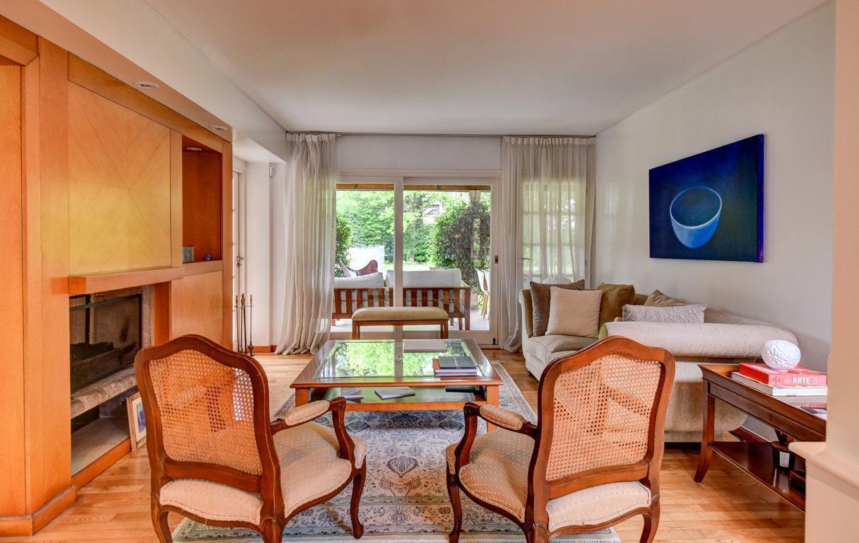 Foto de Casa de 5 ambientes con hermoso jardín y pileta- Barrio La Campiña Pilar, imagen 2