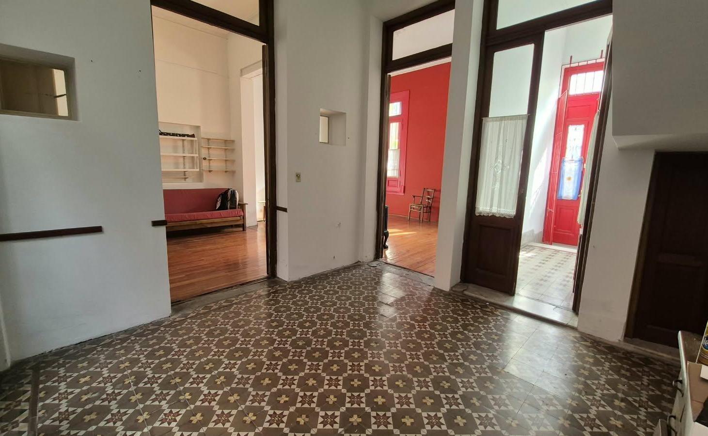 Foto de Excelente PH con patio sobre una calle tranquila a 2 cuadras del subte, imagen 5