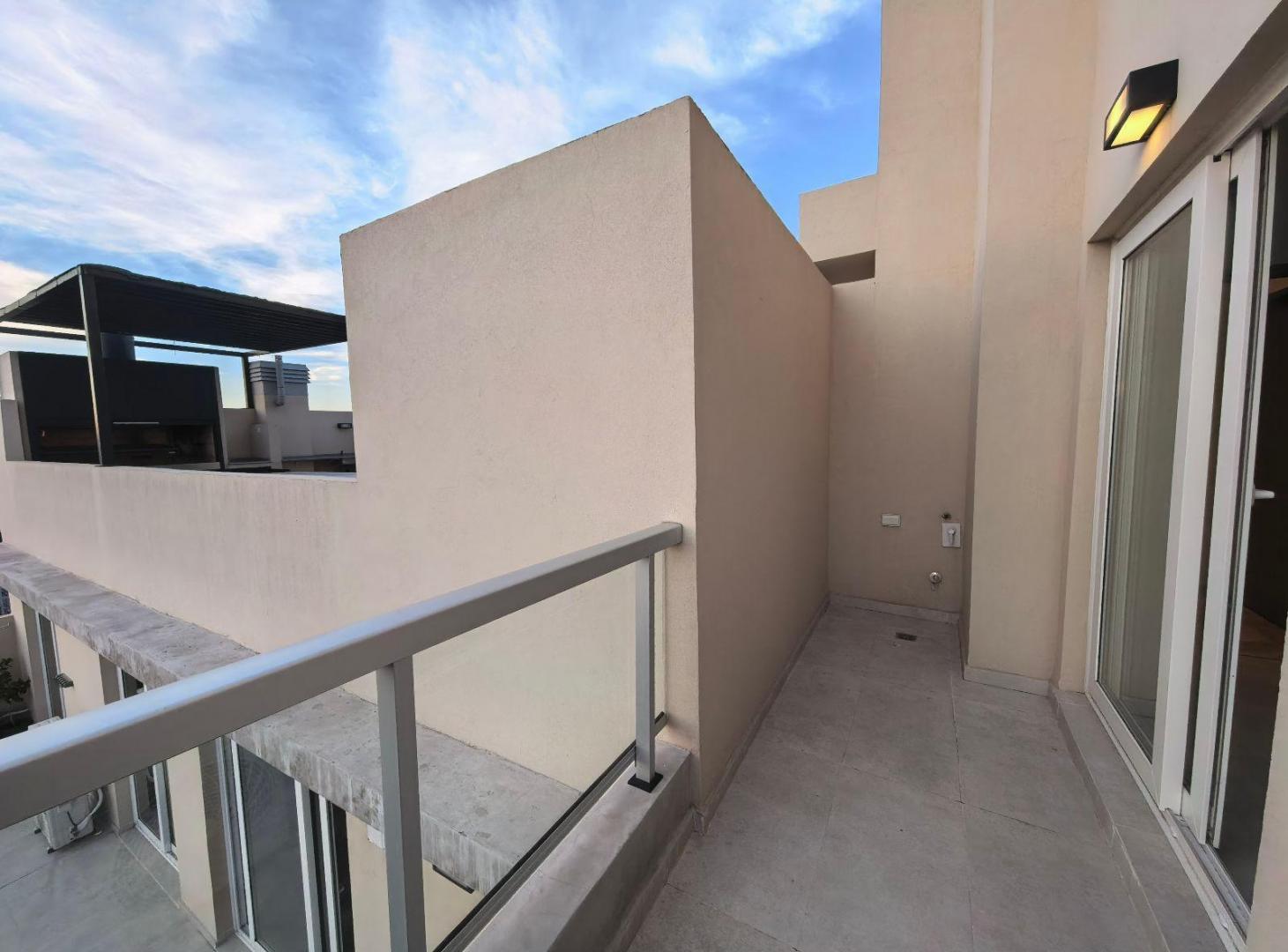 Foto de Duplex de 2 ambientes, súper luminoso, próximo a Parque Centenario, imagen 3