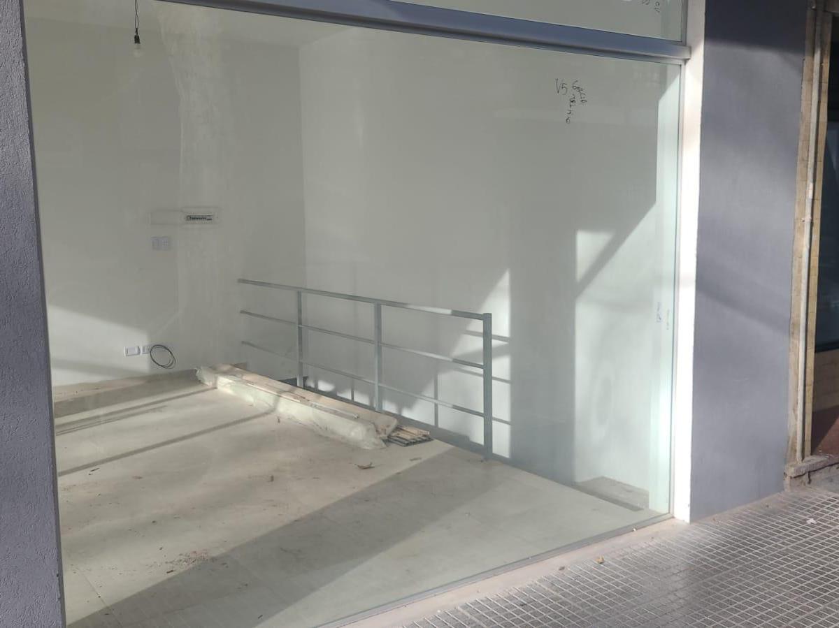 Local Comercial Apto Crédito en Excelente Esquina. Venta Directa. 5
