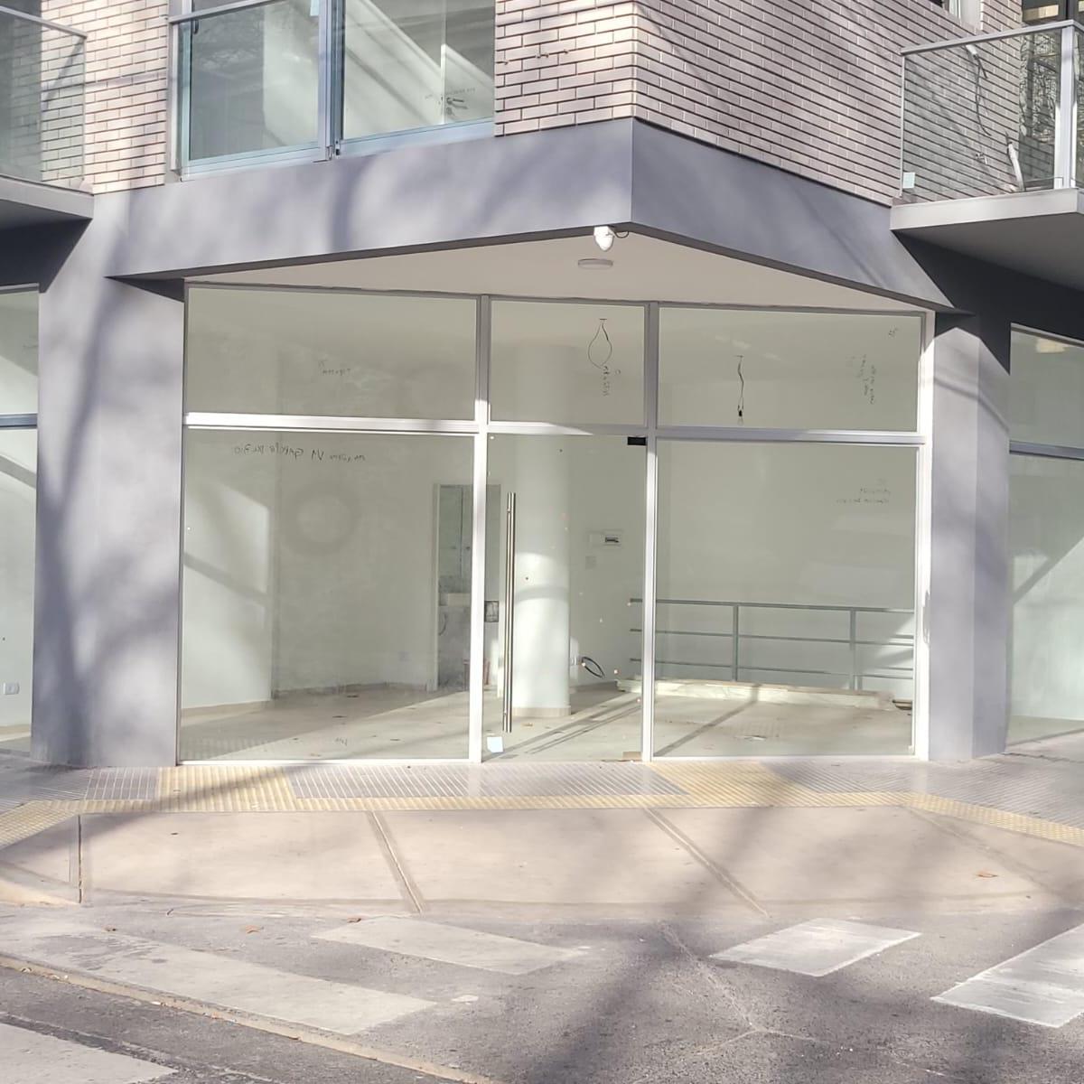 Local Comercial Apto Crédito en Excelente Esquina. Venta Directa. 1
