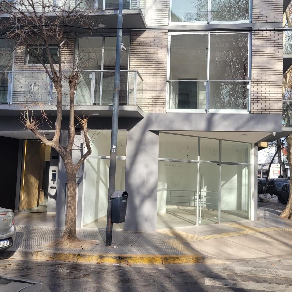 Local Comercial Apto Crédito en Excelente Esquina. Venta Directa. 4