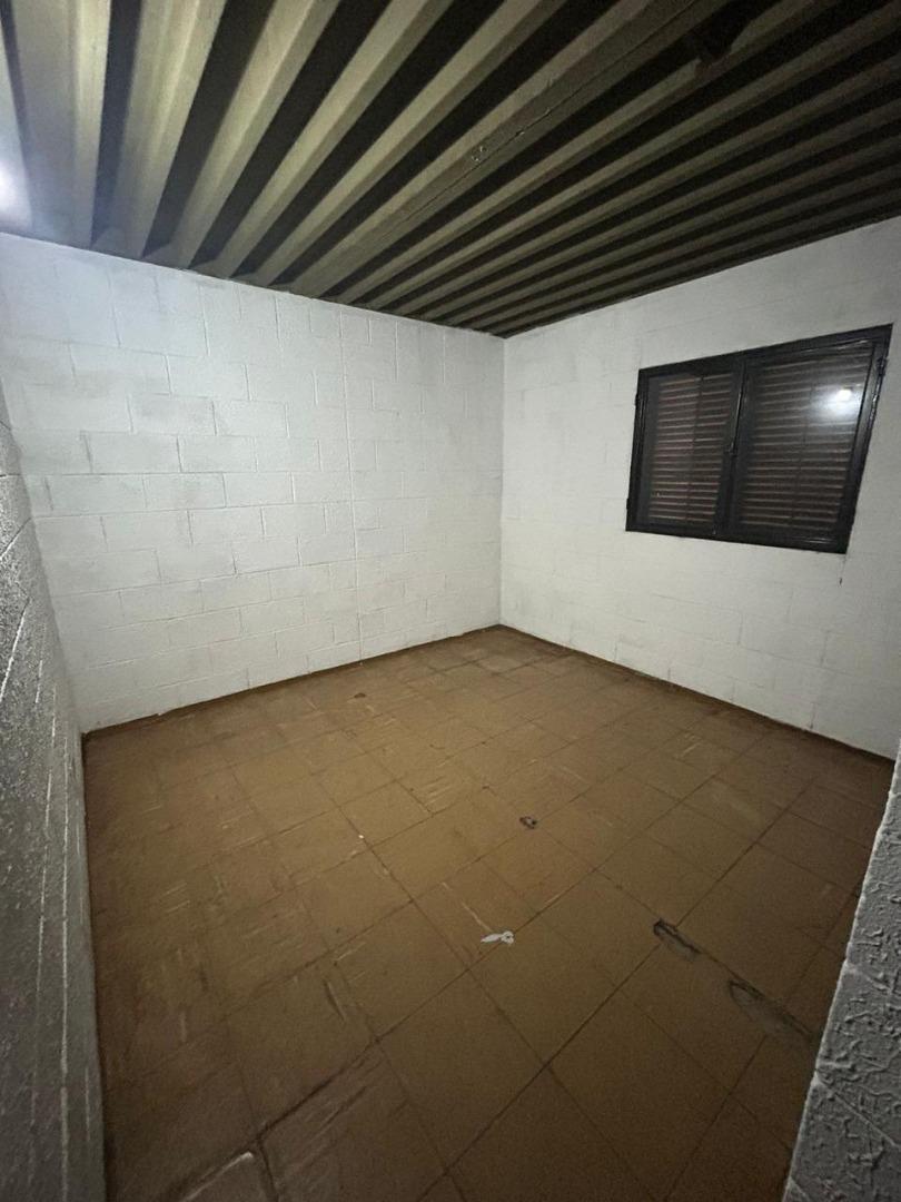 Departamento de 3 Dorm. Planta Baja B España 5
