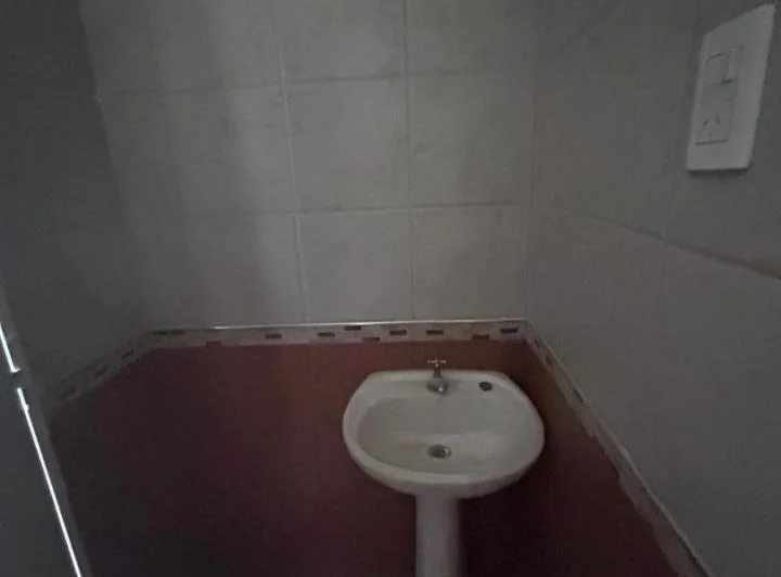 Amplio Local Comercial- Toledo Nº2466- 15mts de Av. Urquiza 5