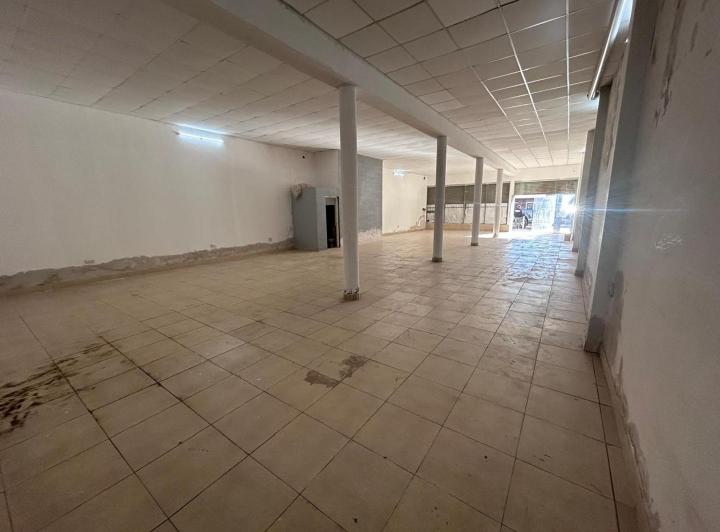 Amplio Local Comercial- Toledo Nº2466- 15mts de Av. Urquiza 2